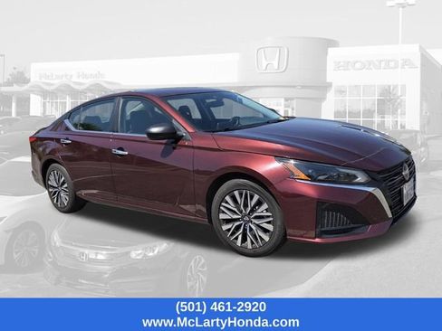 Used 2024 Nissan Altima 2.5 SV FWD image 7