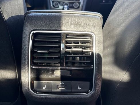 Used 2017 Volkswagen Passat 1.8T SEL Premium image 14