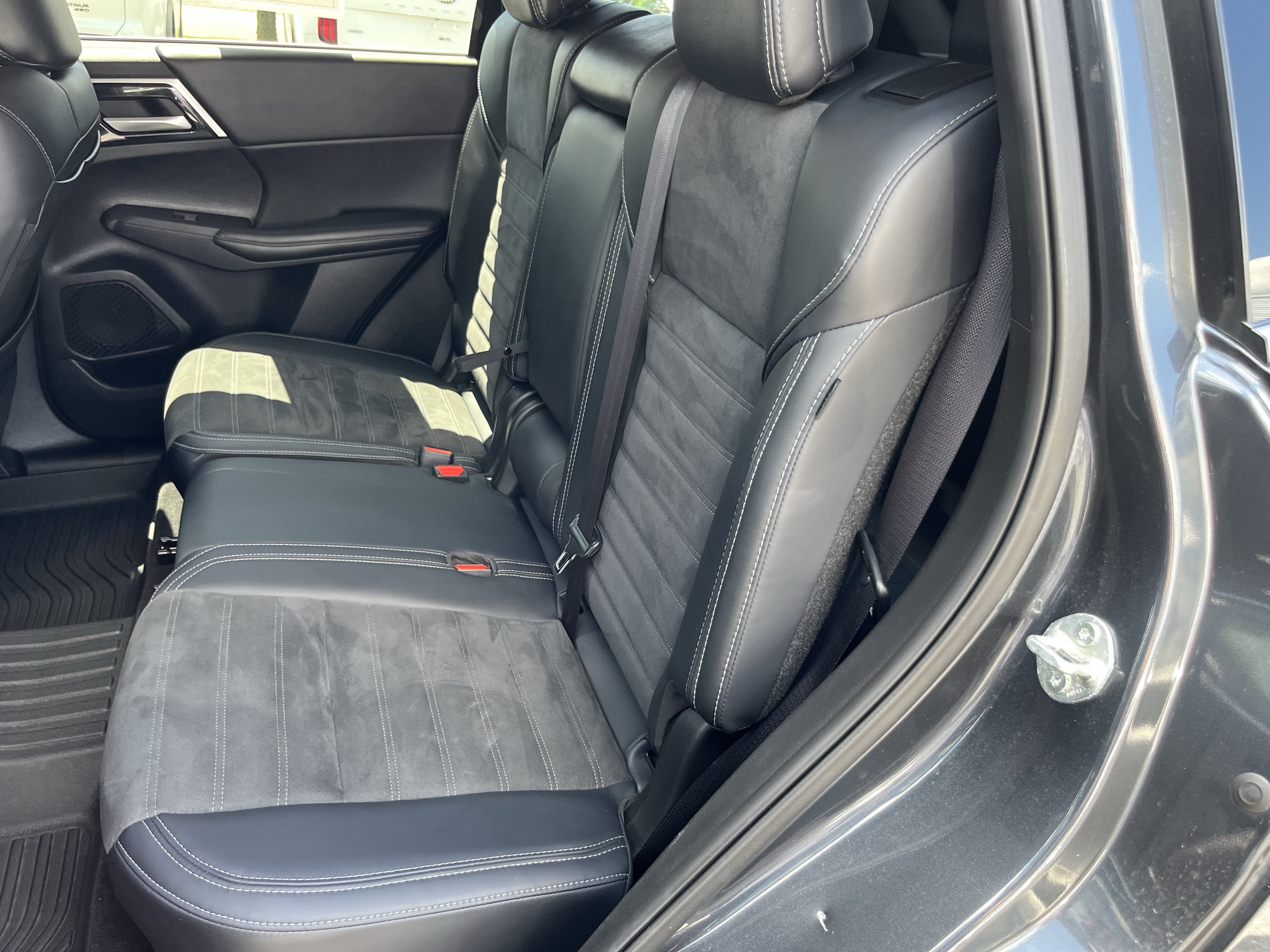 Used 2024 Mitsubishi Outlander SE AWD/4WD image 17