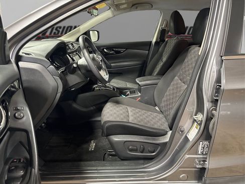 Used 2020 Nissan Rogue Sport SV image 9