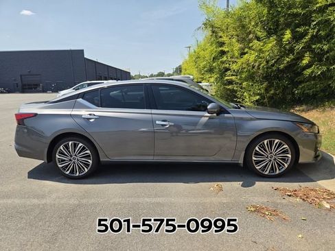 Used 2025 Nissan Altima 2.5 SL FWD image 6