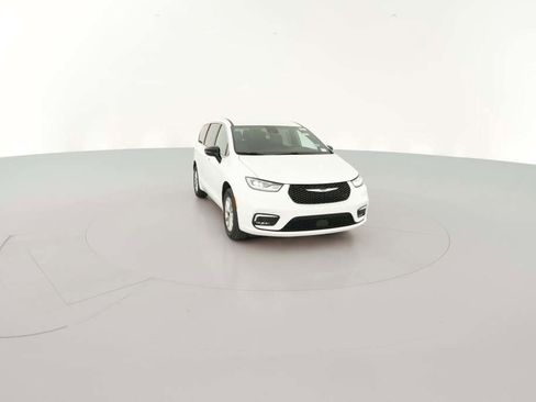 New 2026 Chrysler Pacifica Select image 17