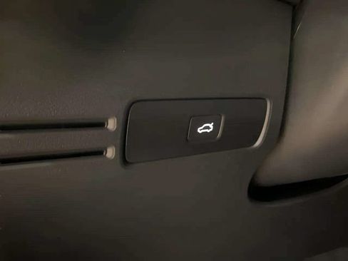Used 2025 Volvo XC40 B5 Plus AWD/4WD image 31