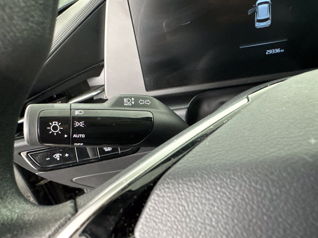Used 2025 Kia Niro LX FWD image 48