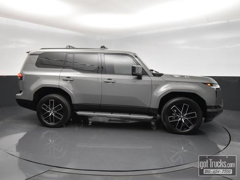 Used 2025 Lexus GX 550 w/ Accessory Package (2T) AWD/4WD image 49