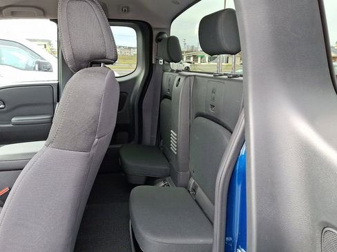 Used 2024 Nissan Frontier SV image 9