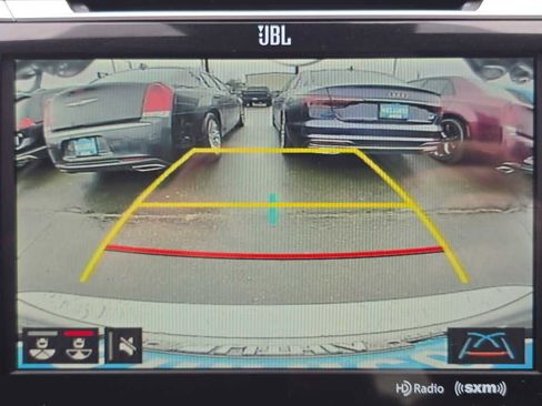 Used 2020 Toyota Camry XLE w/ Sunroof Package image 19