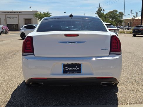 Used 2019 Chrysler 300 Touring w/ Sport Appearance Package RWD image 12