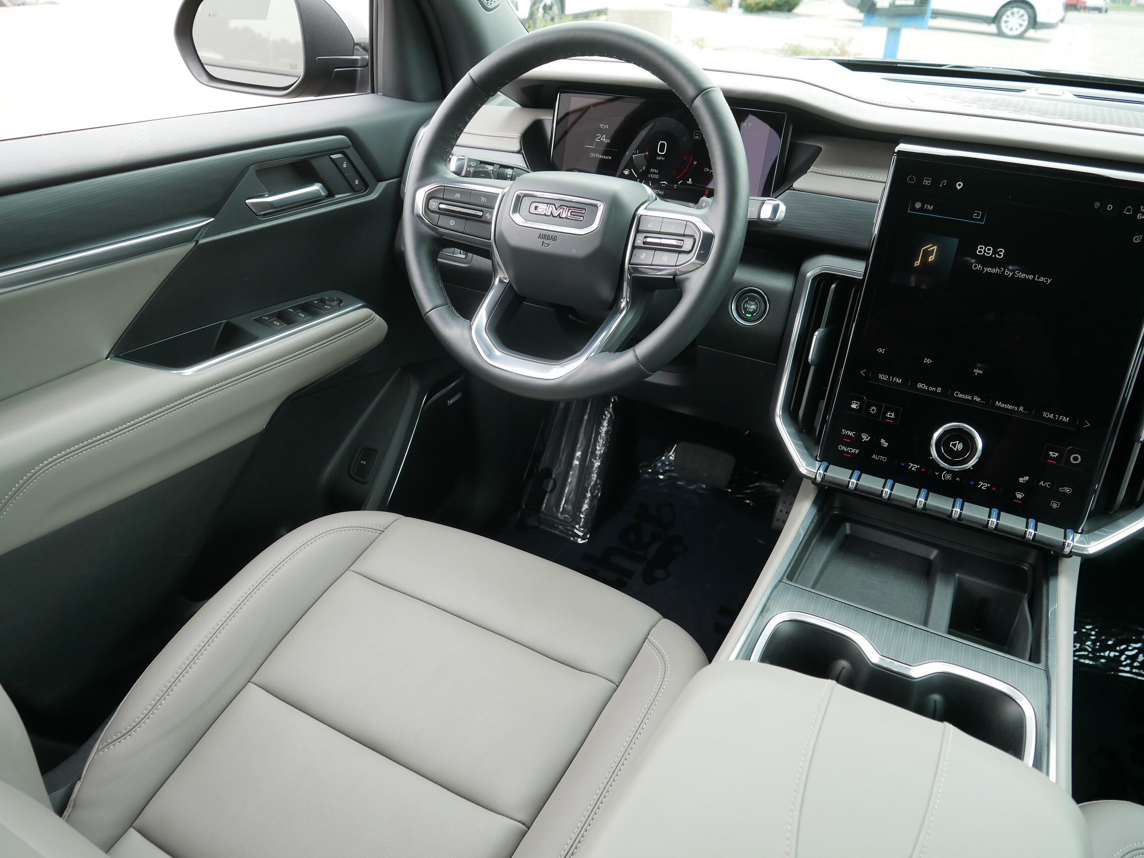 Used 2026 GMC Acadia Elevation w/ Elevation Premium Package AWD/4WD image 9