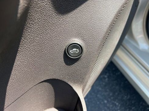 Used 2010 Chevrolet Malibu LS FWD image 24