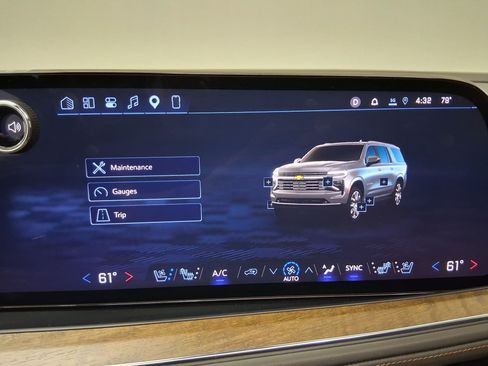 Used 2025 Chevrolet Suburban High Country AWD/4WD image 30