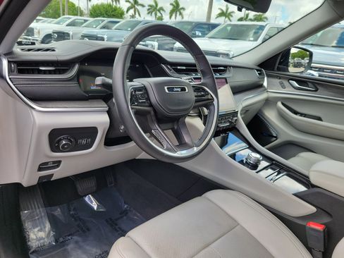 Used 2021 Jeep Grand Cherokee L Overland w/ Luxury Tech Group IV RWD image 9