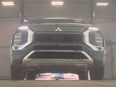 Used 2023 Mitsubishi Outlander SE image 4