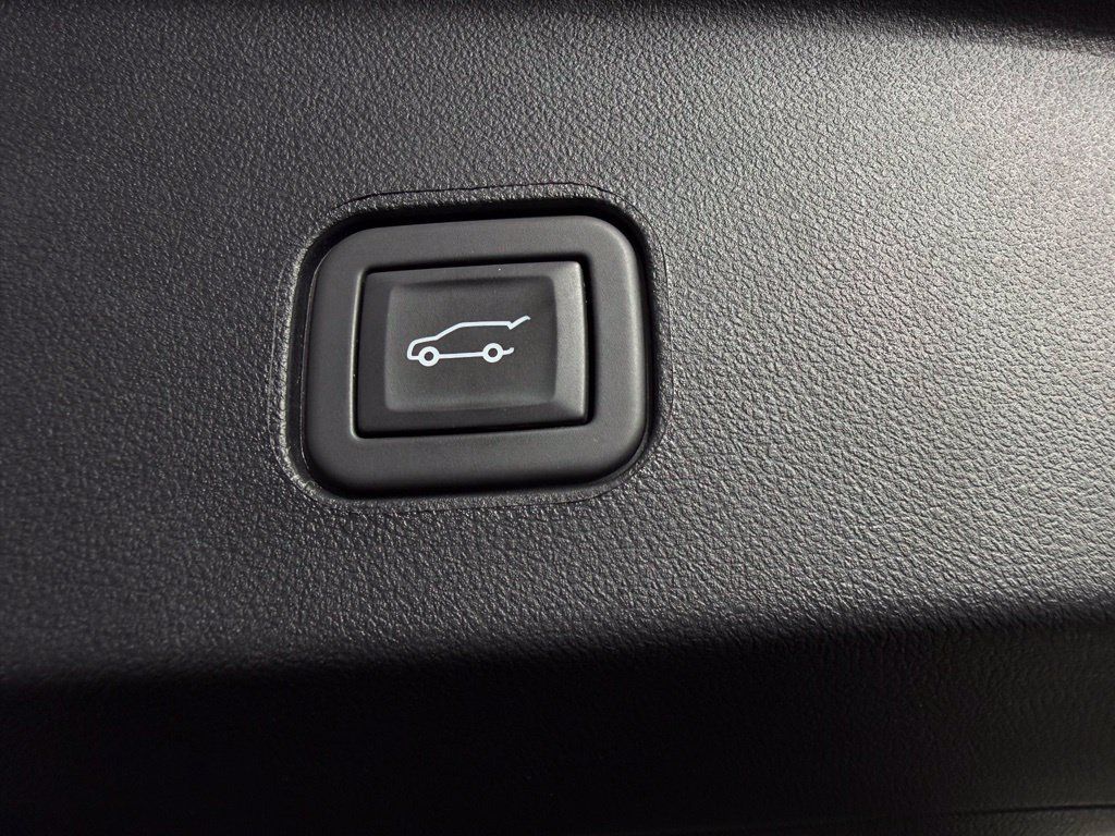 Used 2024 Cadillac Lyriq Sport RWD image 22