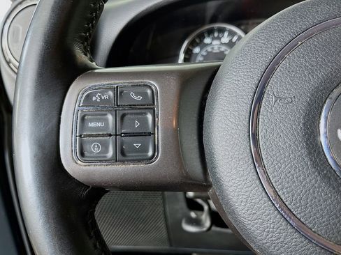 Used 2018 Jeep Wrangler Unlimited Sahara AWD/4WD image 14