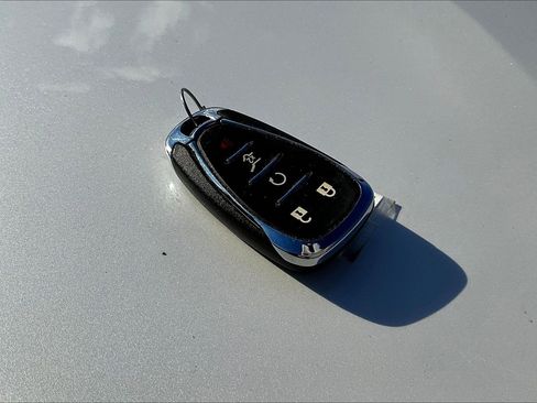 Used 2023 Chevrolet Traverse High Country image 39