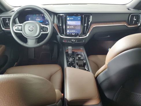 Used 2025 Volvo V60 B5 Cross Country Plus image 17