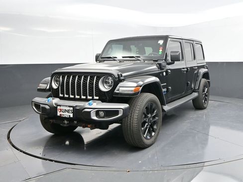 Used 2022 Jeep Wrangler Unlimited Sahara w/ Cold Weather Group image 3