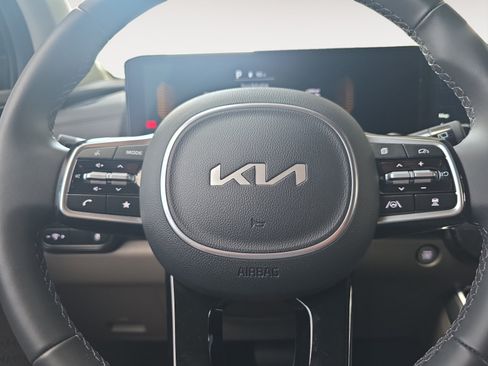 Certified 2026 Kia Carnival FWD image 11