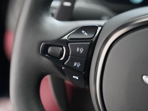 Used 2023 Aston Martin DBS Coupe image 47