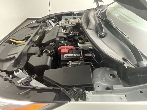 Used 2024 Nissan Rogue S FWD image 19