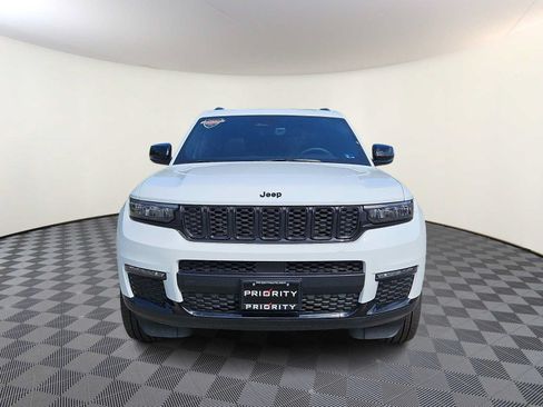 Used 2025 Jeep Grand Cherokee L Limited w/ Black Appearance Package AWD/4WD image 2