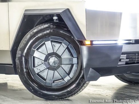 Used 2026 Tesla Cybertruck AWD Crew Cab image 3