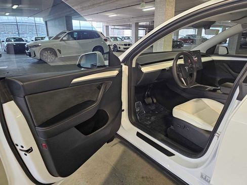 Used 2023 Tesla Model Y AWD image 26