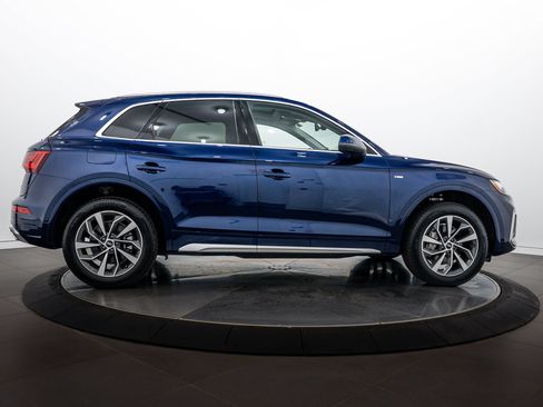 Certified 2023 Audi Q5 2.0T Premium w/ Convenience Package AWD/4WD image 3