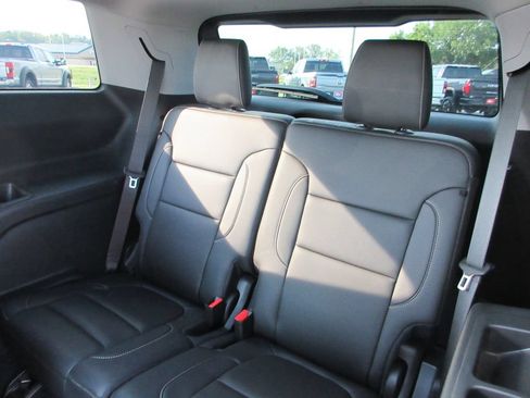 Certified 2022 GMC Acadia SLT w/ Elevation Edition FWD image 22