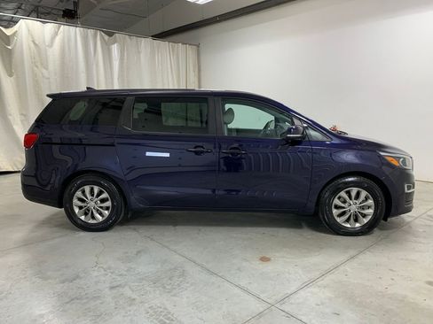Used 2021 Kia Sedona LX image 25