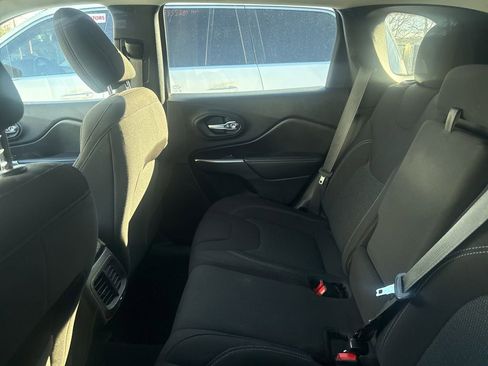 Used 2020 Jeep Cherokee Latitude image 10