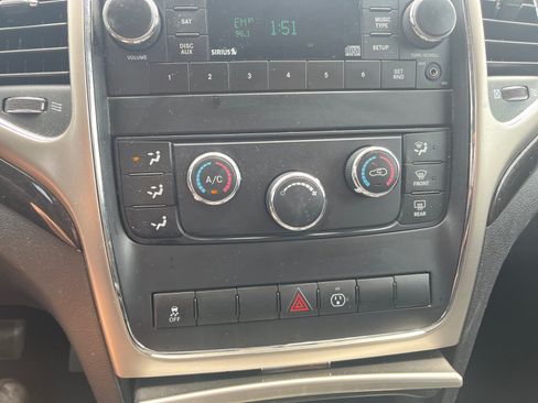 Used 2013 Jeep Grand Cherokee Laredo w/ Laredo E Group AWD/4WD image 23