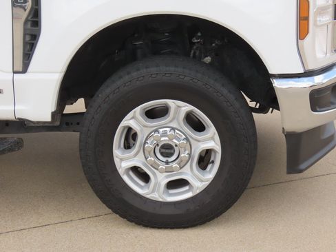 Used 2025 Ford F250 XLT AWD/4WD image 9