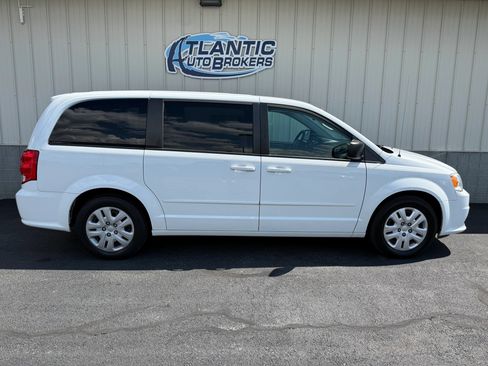 Used 2015 Dodge Grand Caravan SE w/ Quick Order Package 29E SE FWD image 3