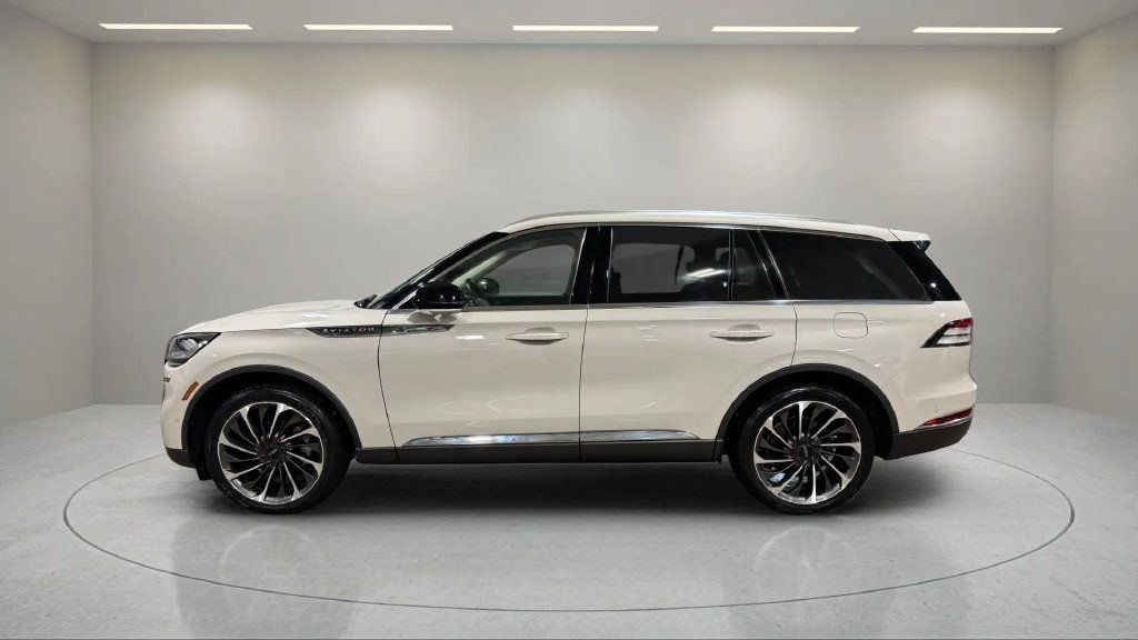 Used 2023 Lincoln Aviator Reserve w/ Equipment Group 201A AWD/4WD image 16