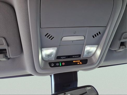 Used 2024 GMC Terrain SLT image 19