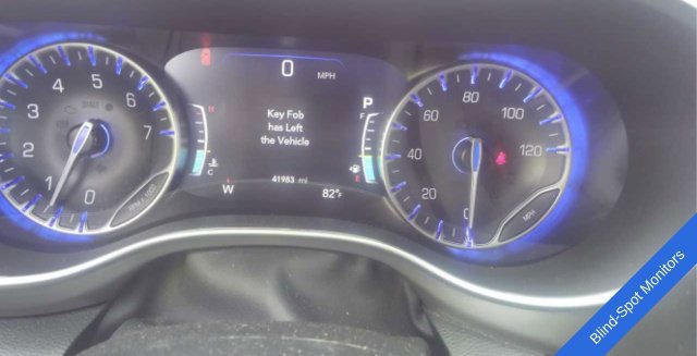 Used 2025 Chrysler Pacifica Select FWD image 4