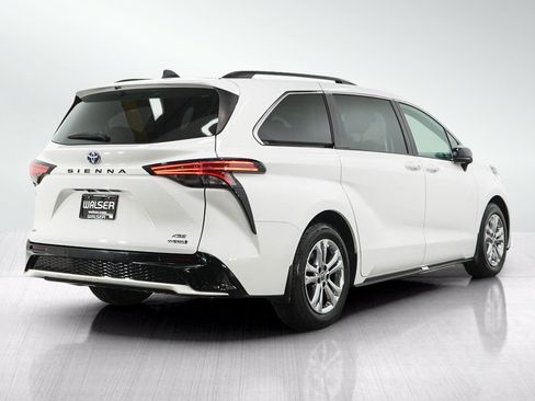 Used 2023 Toyota Sienna XSE AWD/4WD image 5