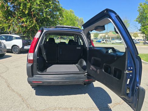 Used 2005 Honda CR-V LX image 9