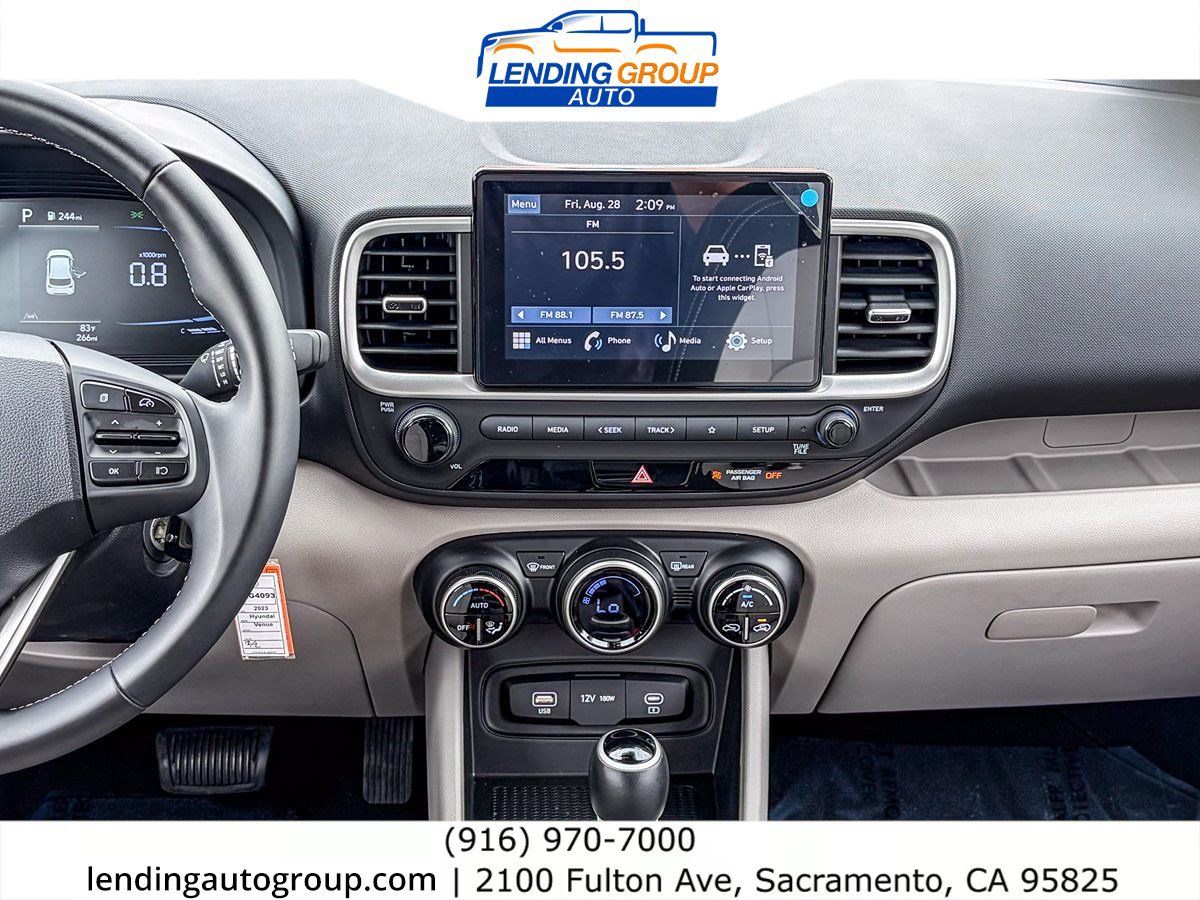 Used 2023 Hyundai Venue SEL FWD image 12