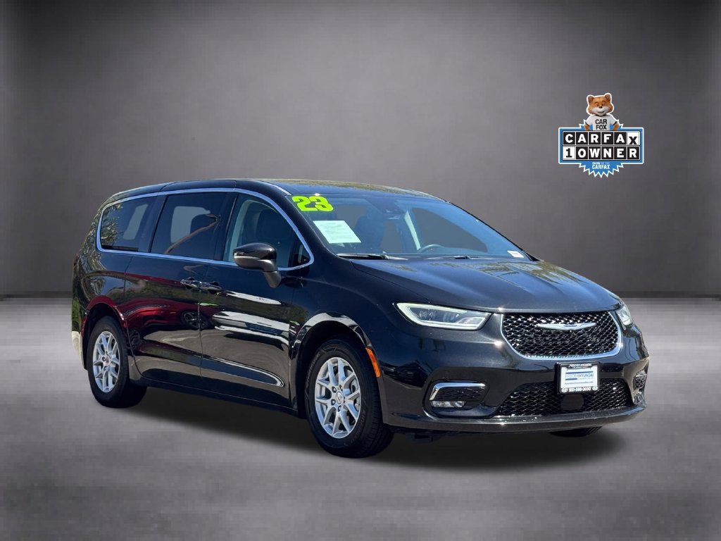 Used 2023 Chrysler Pacifica Touring-L FWD image 2