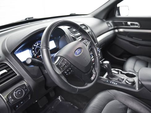 Used 2018 Ford Explorer XLT w/ Equipment Group 202A image 17