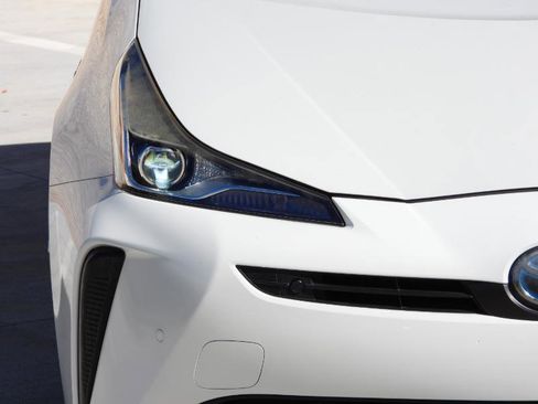 Used 2019 Toyota Prius L Eco image 22