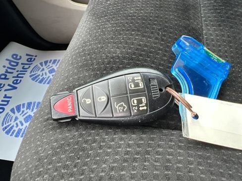 Used 2016 Dodge Grand Caravan SXT FWD image 35