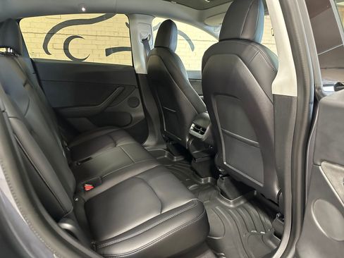 Used 2021 Tesla Model Y Long Range image 21