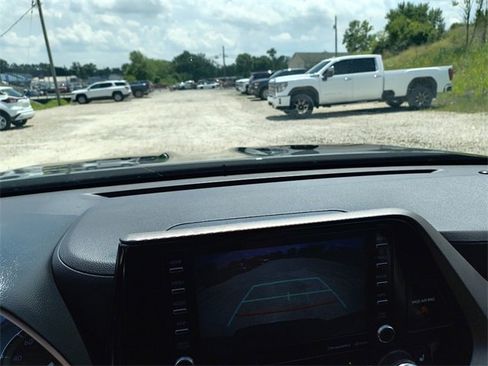 Used 2022 Toyota Highlander XLE image 28