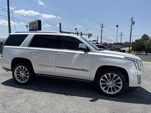 Used 2018 Cadillac Escalade Premium Luxury image 4