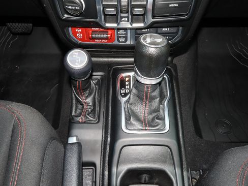 Used 2021 Jeep Wrangler Unlimited Rubicon image 26