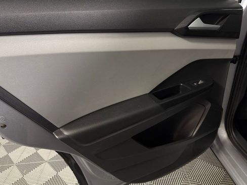 Used 2022 Volkswagen Taos SE w/ Panoramic Sunroof Package image 27